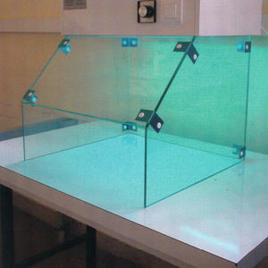 hotte PCR avec irradiation UV