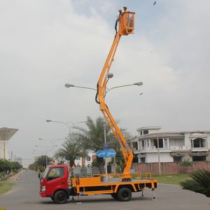 nacelle articulée montée sur camion