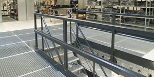mezzanine industrielle avec système de rangement
