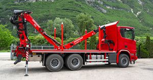 grue montée sur camion 1