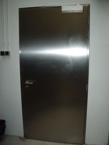 porte avec charnière 1