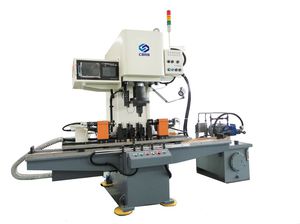 machine à redresser pour pièce métallique