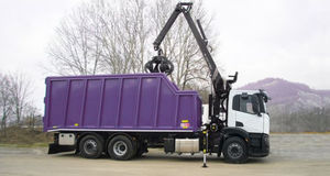 grue montée sur camion