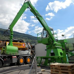 pelle de manutention stationnaire