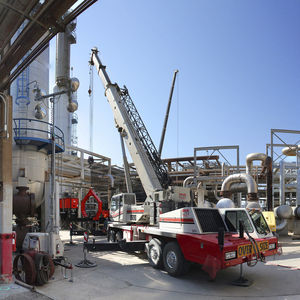 grue montée sur camion 1