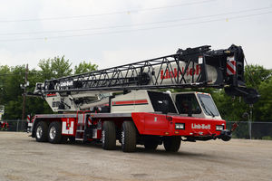 grue montée sur camion 1
