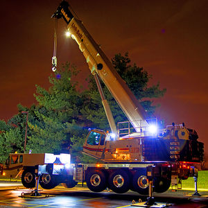 grue mobile / à flèche / tout terrain / hydraulique