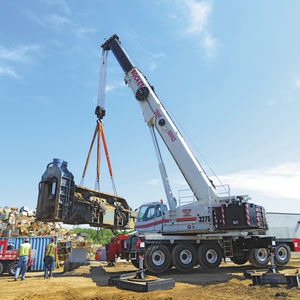 grue montée sur camion 1