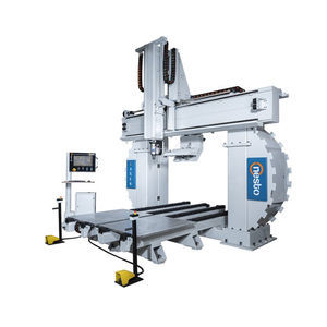centre d'usinage CNC 5 axes 1
