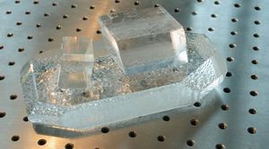 cristal en fluorure de calcium (CaF2) 1