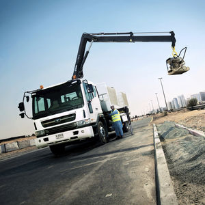 grue montée sur camion