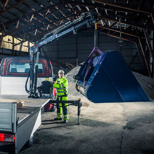 grue montée sur camion 1