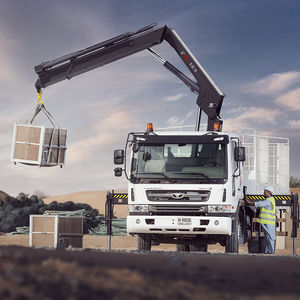 grue montée sur camion