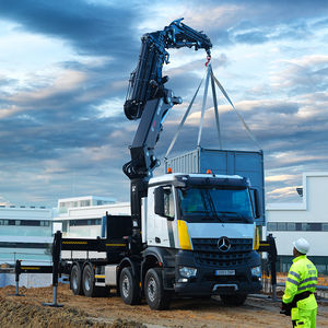 grue montée sur camion 1
