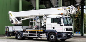 nacelle télescopique montée sur camion