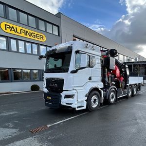 grue montée sur camion