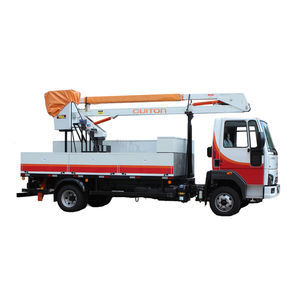 nacelle articulée montée sur camion