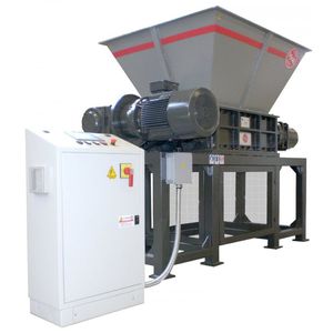 déchiqueteur de pneus / pour carton / pour le bois / à 2 arbres