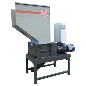 déchiqueteur de pneus / pour bouteilles en PET / pour carton / pour le bois