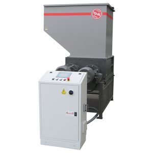 déchiqueteur de pneus / pour bouteilles en PET / pour carton / pour le bois