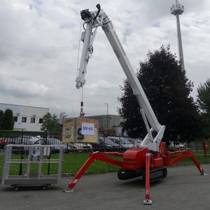 grue araignée sur chenilles