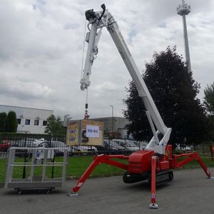 grue araignée sur chenilles