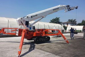 grue araignée sur chenilles