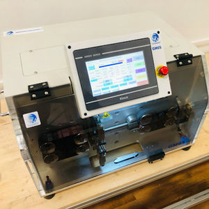machine à couper et dénuder de câbles
