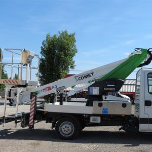 nacelle télescopique montée sur camion