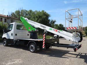 nacelle télescopique montée sur camion 1