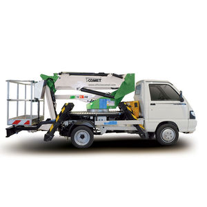 nacelle articulée montée sur camion