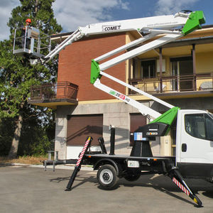 nacelle articulée montée sur camion 1