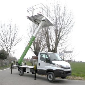 nacelle télescopique montée sur camion