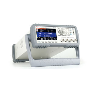 RLC mètre benchtop 1