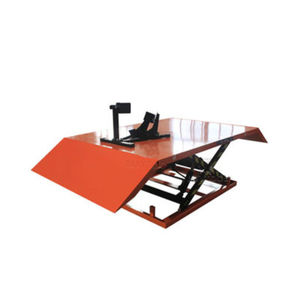 table élévatrice à ciseaux