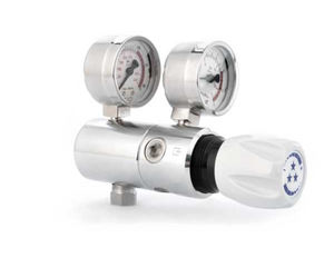 régulateur de pression de gaz / à deux étages / à piston / en acier inoxydable