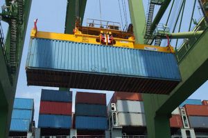 spreader pour container 1