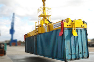 spreader pour container 1
