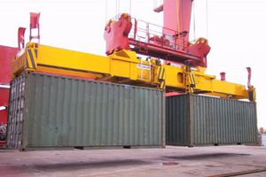 spreader pour container 1