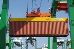 spreader pour container 1