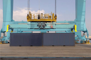 spreader pour container 1