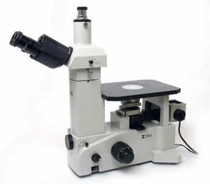 microscope de laboratoire