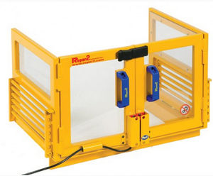 capot de protection machine avec porte coulissante