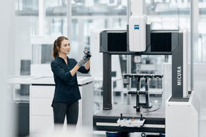machine de mesure tridimensionnelle à portique