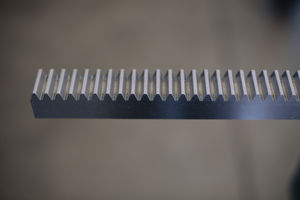 crémaillère à denture droite