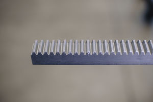 crémaillère à denture droite