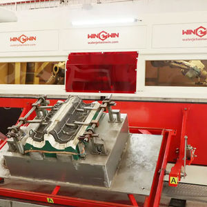 machine de découpe au jet d'eau 1
