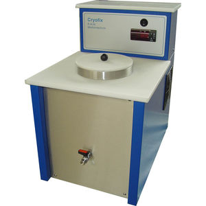 cryostat compact