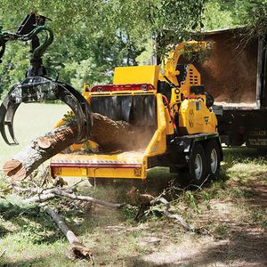 broyeur de branches sur remorque