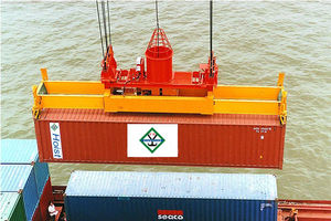 spreader pour container